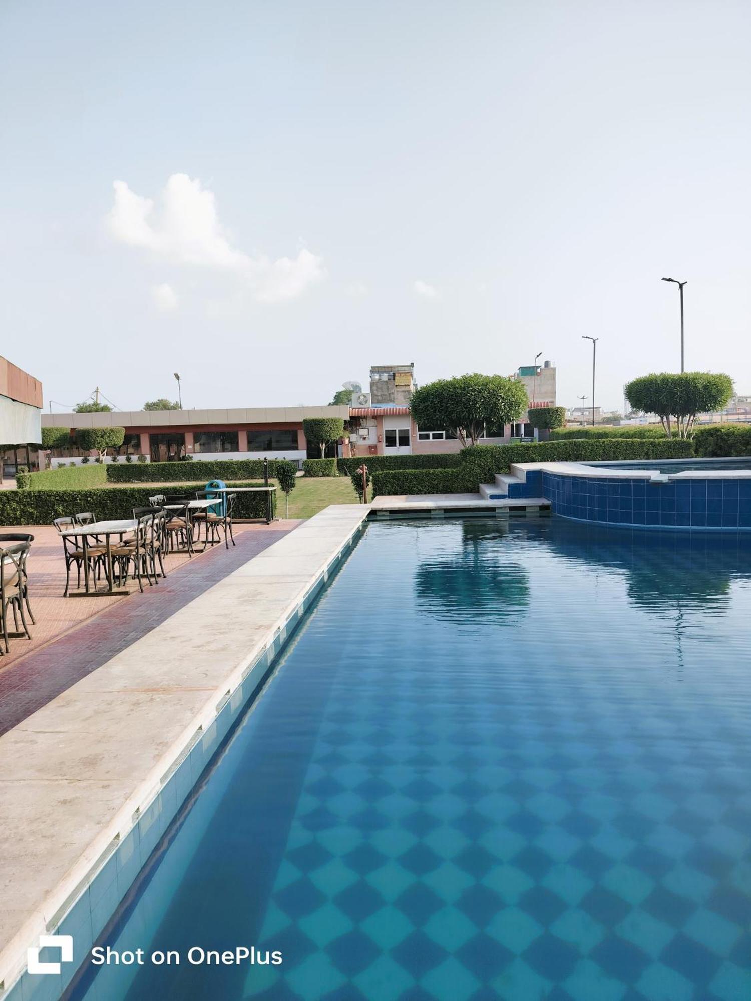 Apple & Restaurant Resort Jodhpur (Rajasthan)