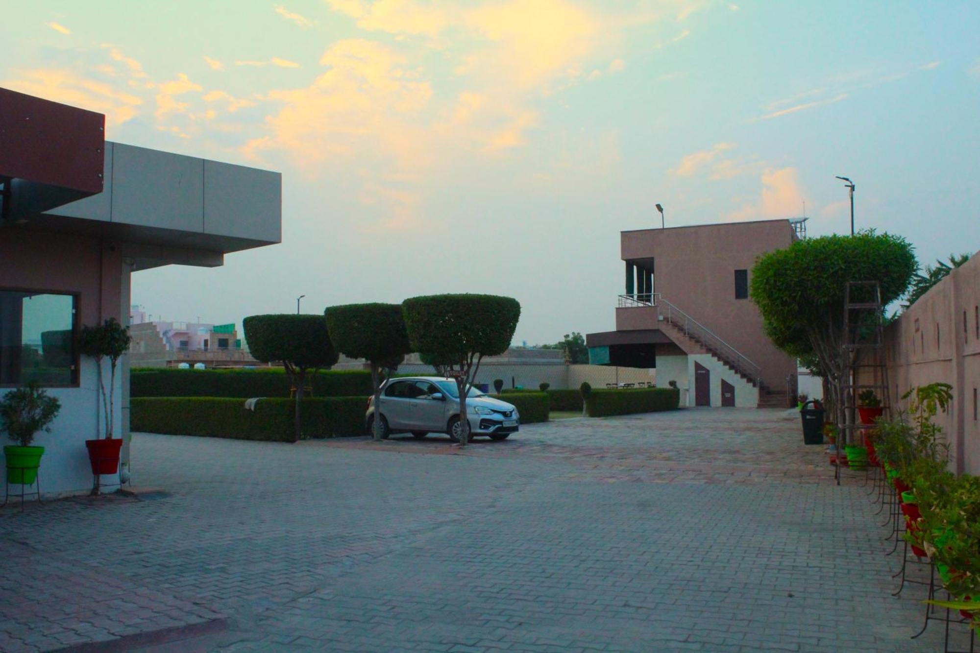 Resort Apple & Restaurant Jodhpur (Rajasthan)